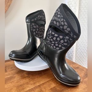 BOGS womens boots - size 8